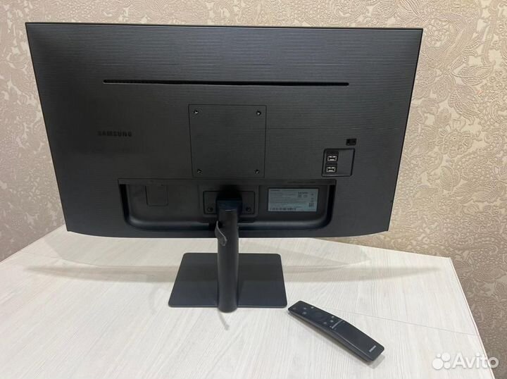 Монитор Samsung 32