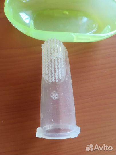 Зубная щетка - напальчник