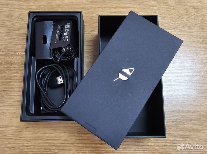 Коробка от смартфона Samsung Galaxy S20