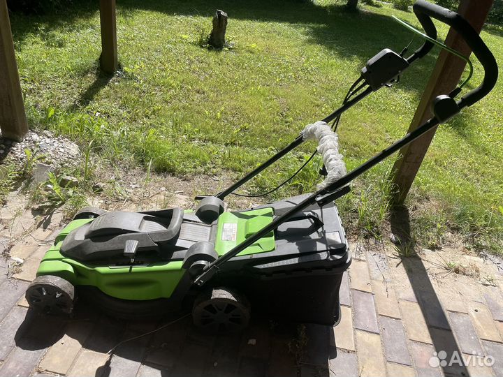 Газонокосилка электрическая