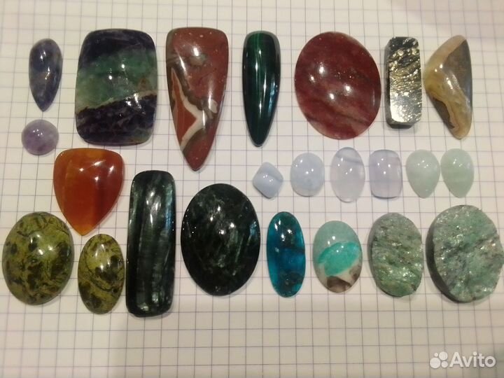 Кабошоны для бижутерии разные
