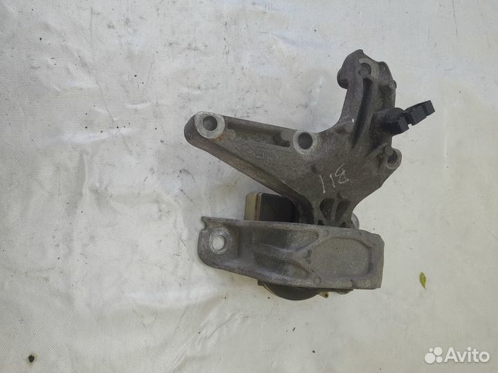 Опора двигателя правая Renault
