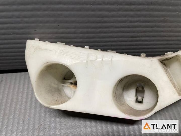 Крепление бампера передняя правая nissan fuga