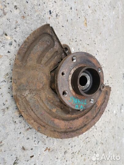 Кулак поворотный левый Renault Symbol