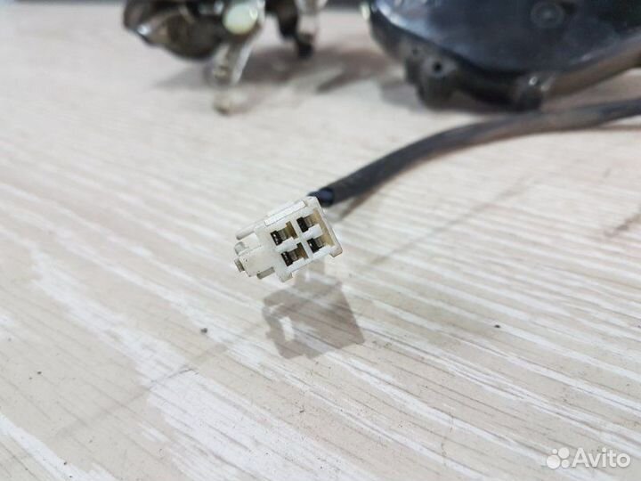 Замок двери задний правый Toyota Vista CV40 3CT