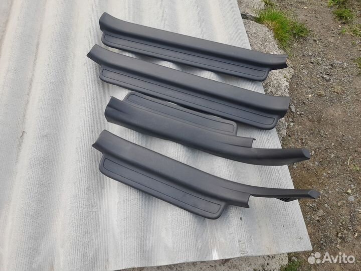 Накладки на пороги тайота авенсис