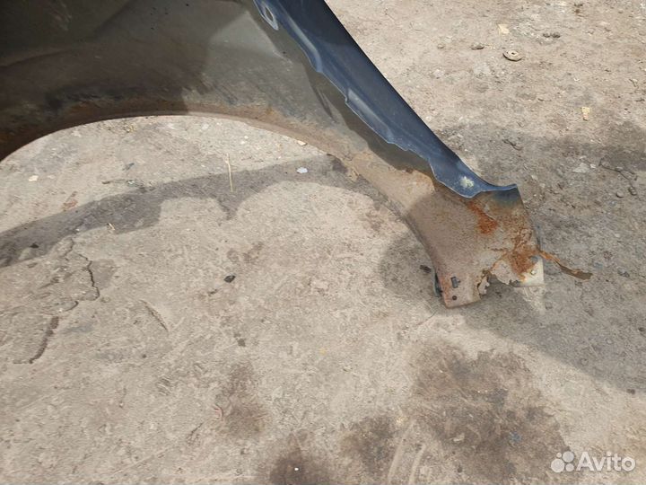 Крыло правое форд фокус 2 рест. С дефектом