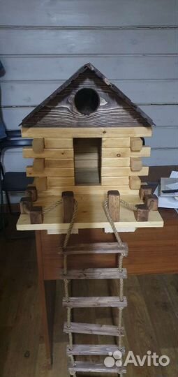 Кормушка для белок и птиц