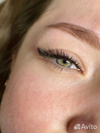 Модель на наращивание ресниц
