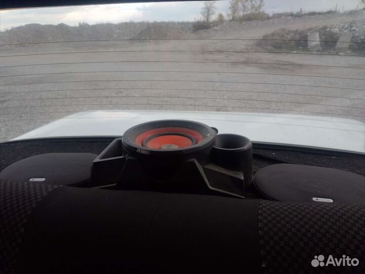 Саббуфер в автомобиль