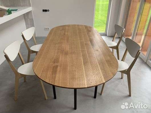 Большой обеденный стол овальной формы из дуба