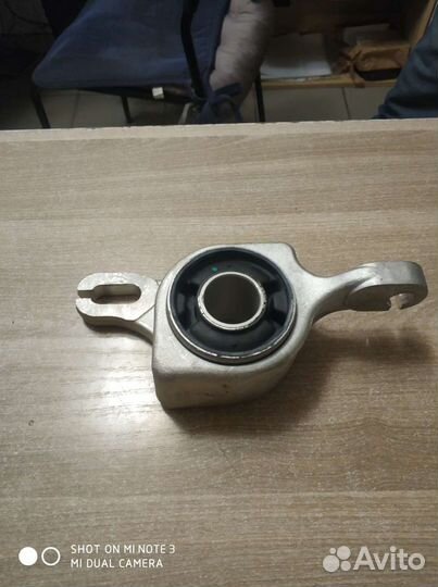 Сайлентблок переднего рычага с кронштейном Mercede