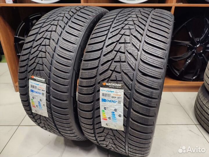 Hankook Winter I'Cept Evo 3 X W330A 265/35 R22 и 295/30 R22 103W