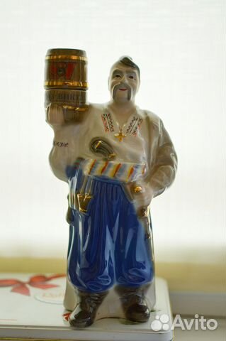 Фарфоровый штоф 