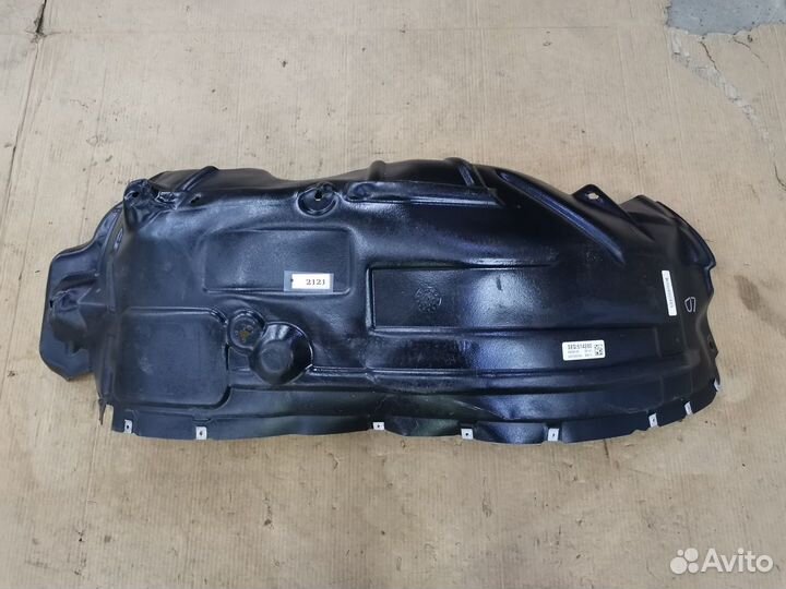 Подкрылок передний левый