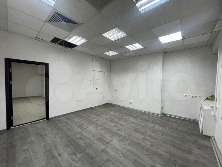 Офис в центре города, на 1-ом этаже, 97.2 м²