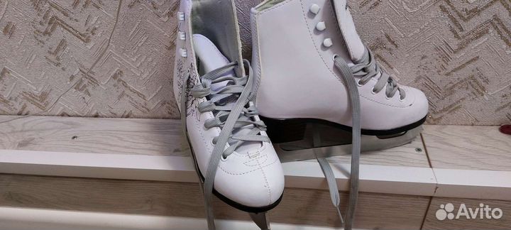 Коньки белые 34 размер sofia