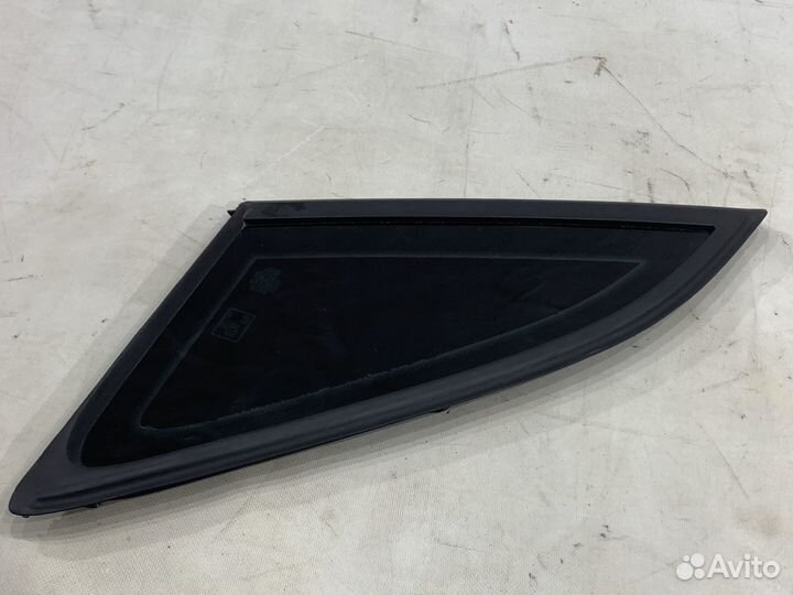 Стекла задней стойки Audi Q3 8U