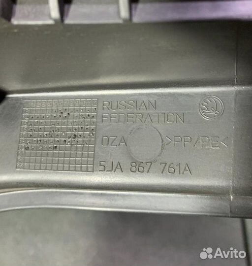 Держатель левый Skoda Rapid