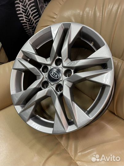 Диск H Replica 6.5x16 5x114.3 Et44 dia67.1