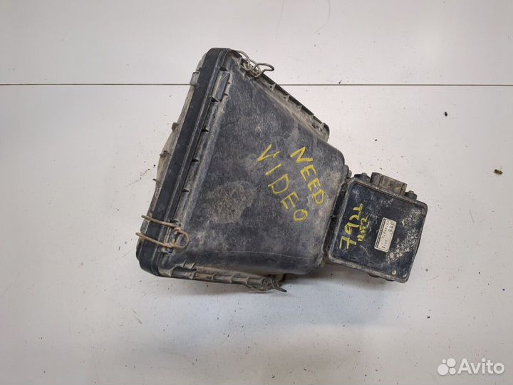 Корпус воздушного фильтра Mitsubishi Pajero, 1992