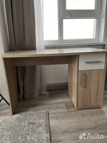Письменный стол (парта)