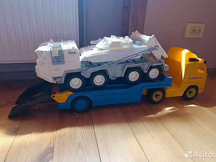 Игрушки пакетом машина большая