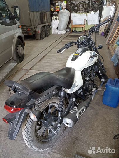 Bajaj avenger street 220