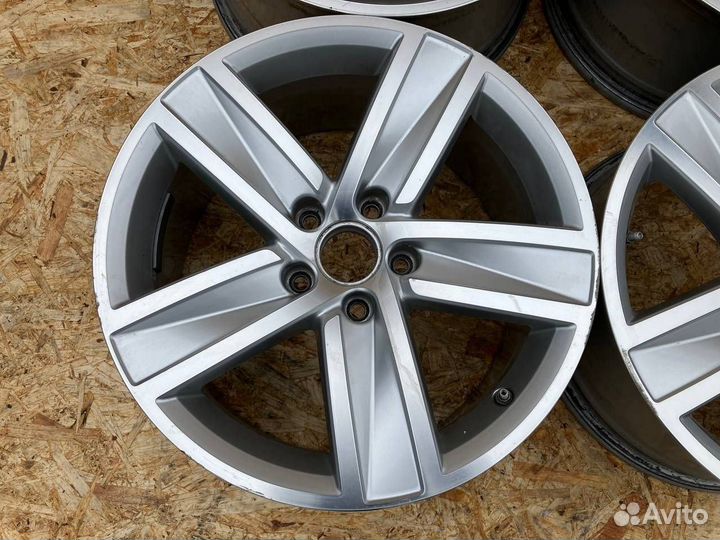 Комплект литых дисков R17x8 5x112