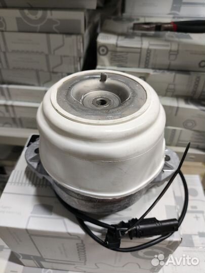 A2212404817 Подушка Двс Mercedes S-Класс W221