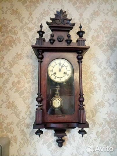 Старинные настенные часы с боем