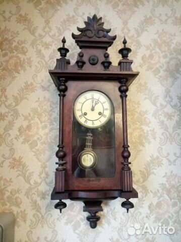 Старинные настенные часы с боем