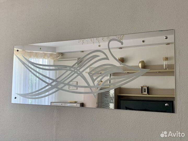 Зеркало с декоративным рисунком