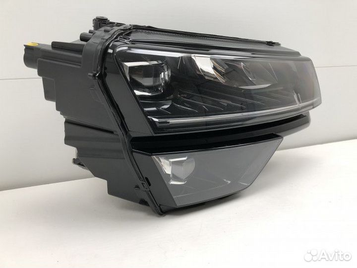 Фара правая Skoda Karoq
