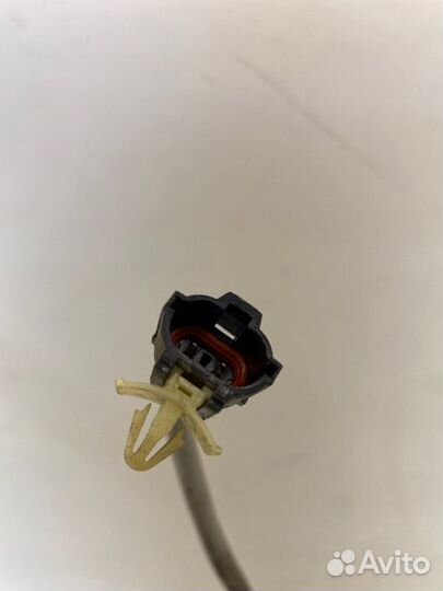 Замок боковой двери задний правый Kia Shuma