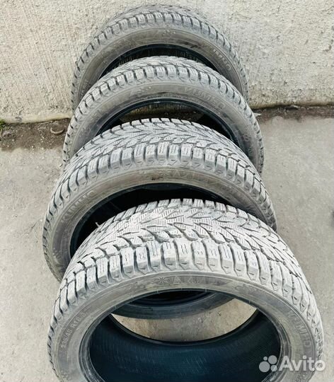 Kumho WinterCraft Ice Wi32 235/45 R18