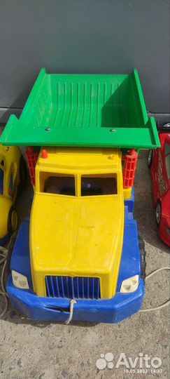 Большой грузовик и машинки