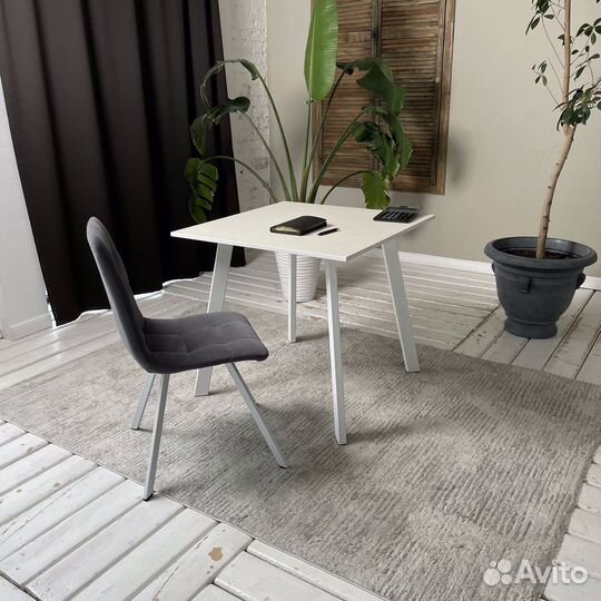 Письменный стол Ник 80*70 см. Белые ножки