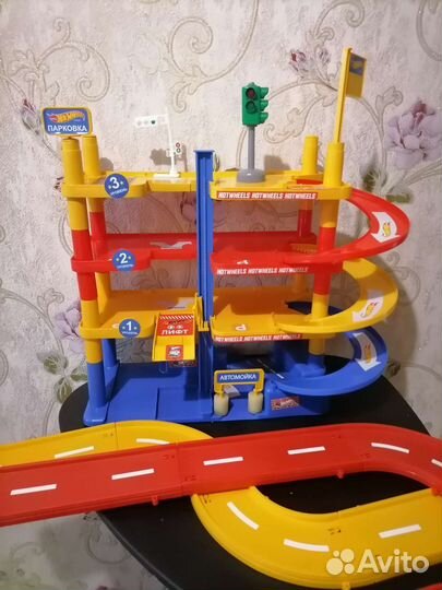 Игровой набор Парковка Hot Wheels