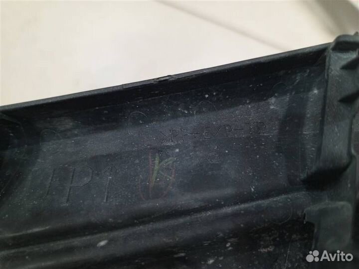 Заглушка буксировочного крюка переднего бампера T