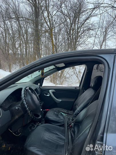 Renault Logan 1.6 МТ, 2006, битый, 300 000 км