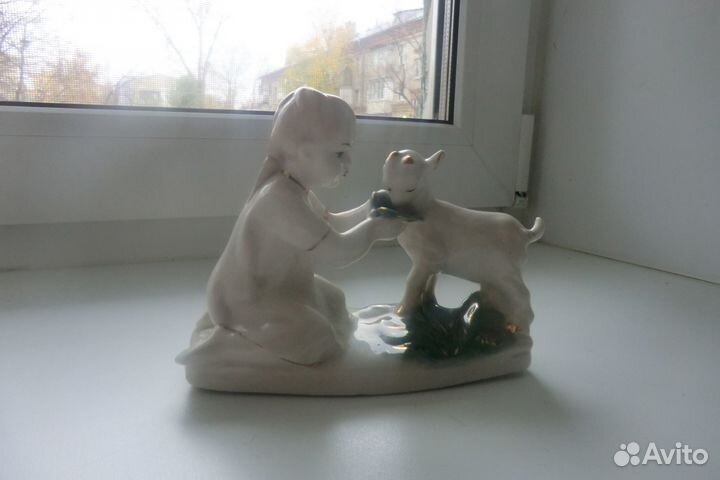 Девочка с козленком.Старая Гжель