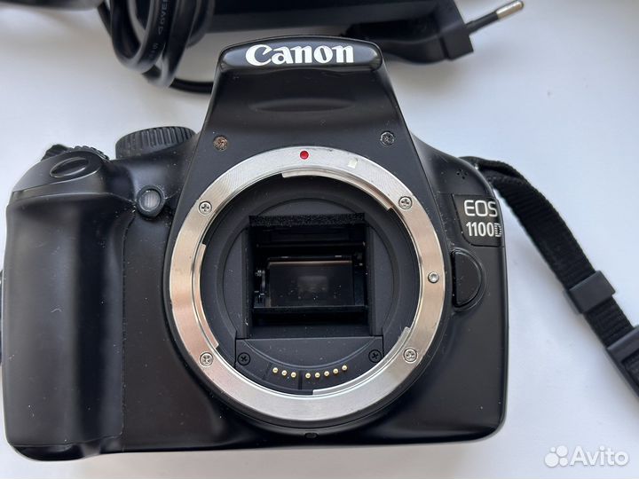 Canon EOS 1100D с батарейкой,зарядкой