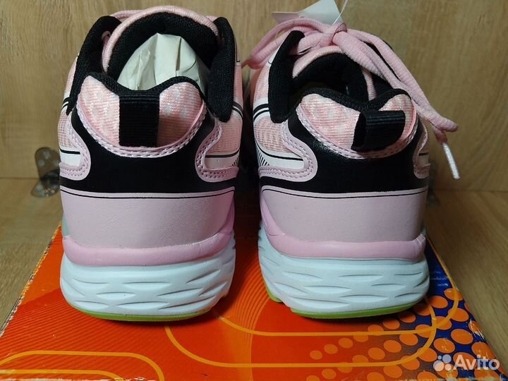 Кроссовки новые 40 женские