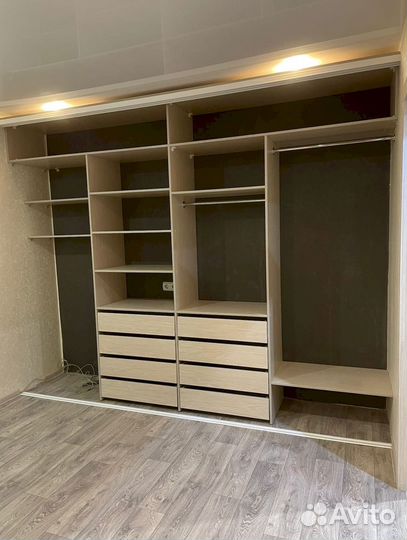 Шкаф с зеркалом