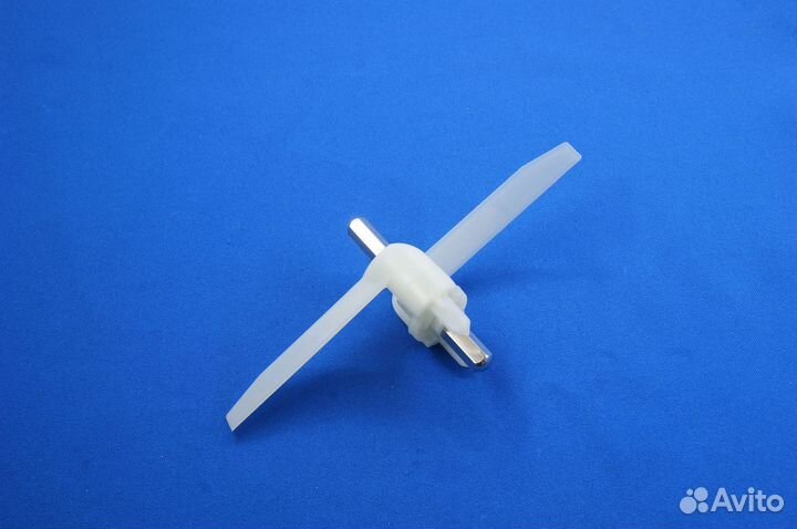 Ось-лопасть для кухонного комбайна Bosch 10004361