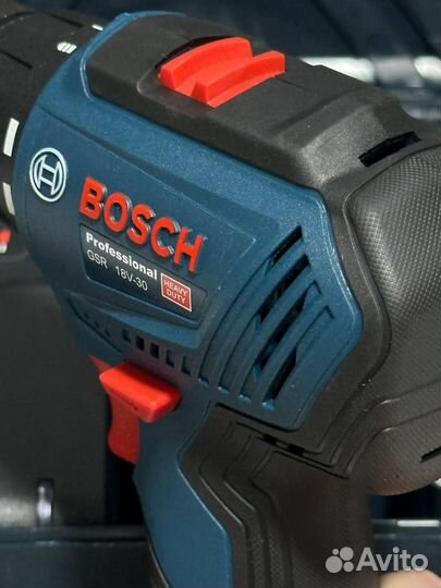 Бесщеточный шуруповерт Bosch 18V