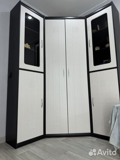 Угловой шкаф