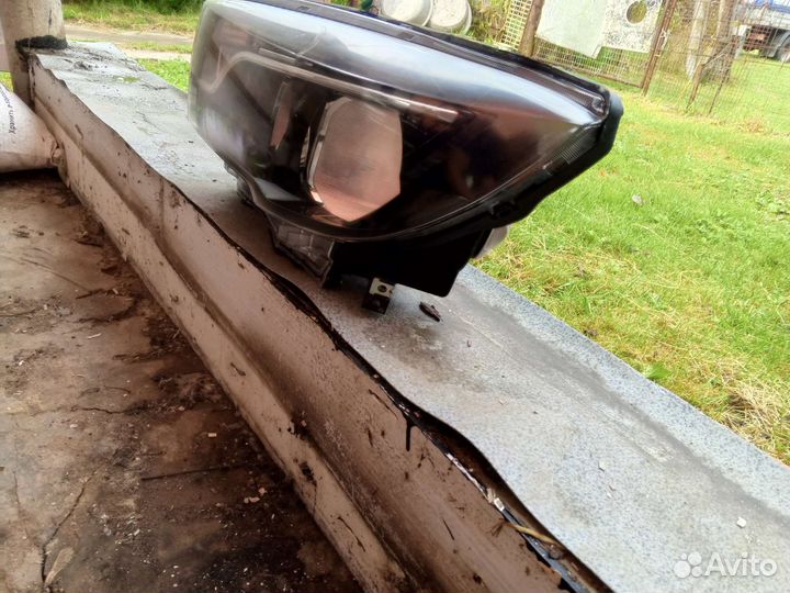 Фара лада Веста оригинал немного б/у