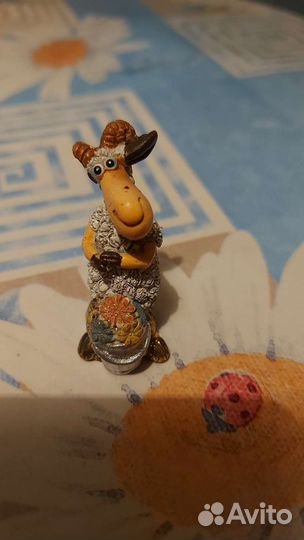 Копилка и статуэтки (4 шт.)